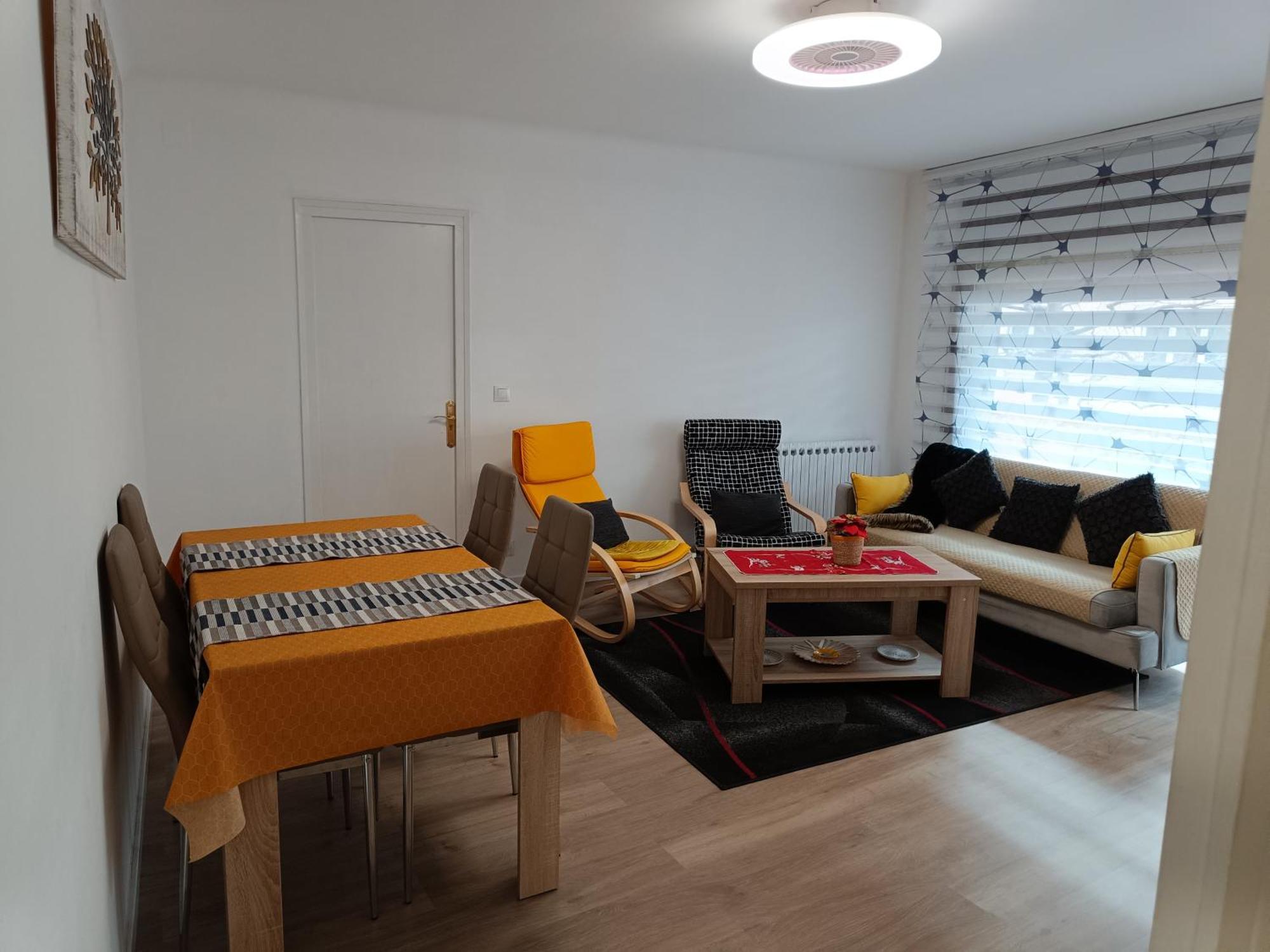 Apartamento Estel La Seu d'Urgell Exteriör bild